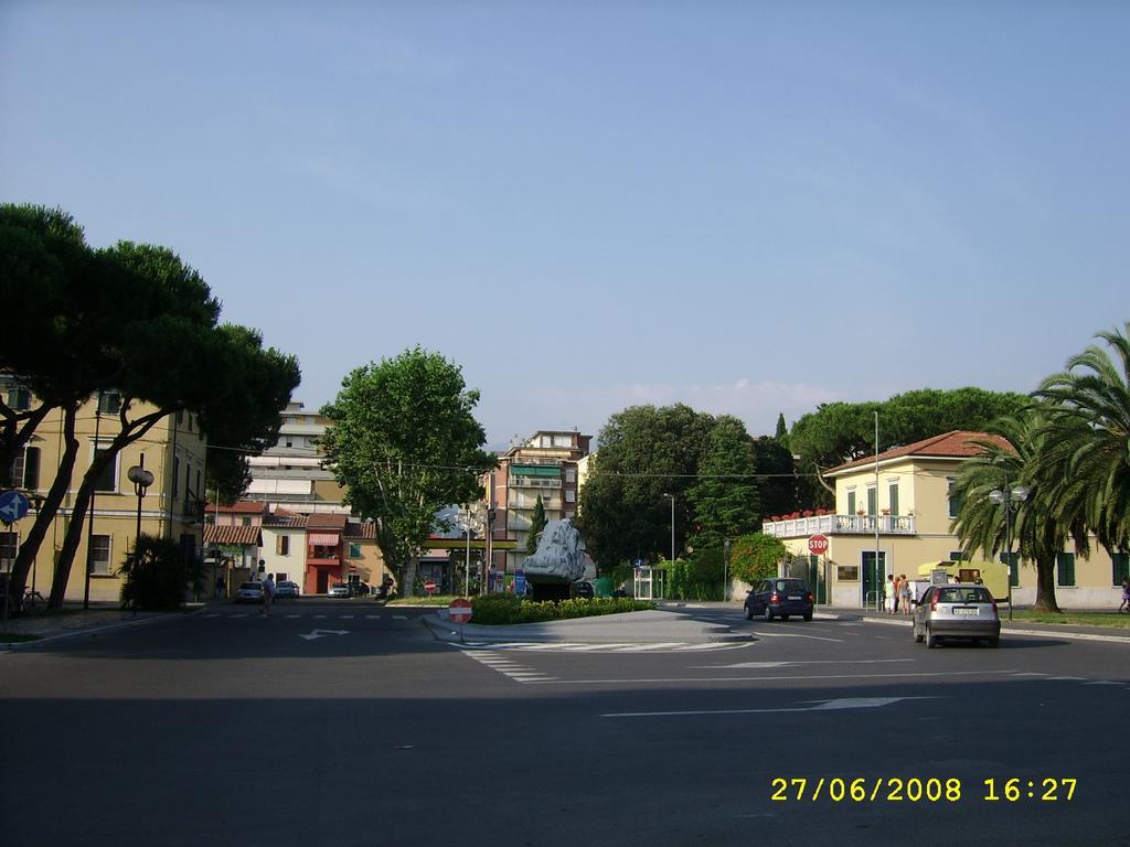 Appartamento Marina Marina Di Carrara Bagian luar foto